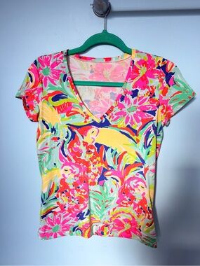 Lilly Pulitzer Michele V-Neck Tee Casa Banana Tropical Toucan Print